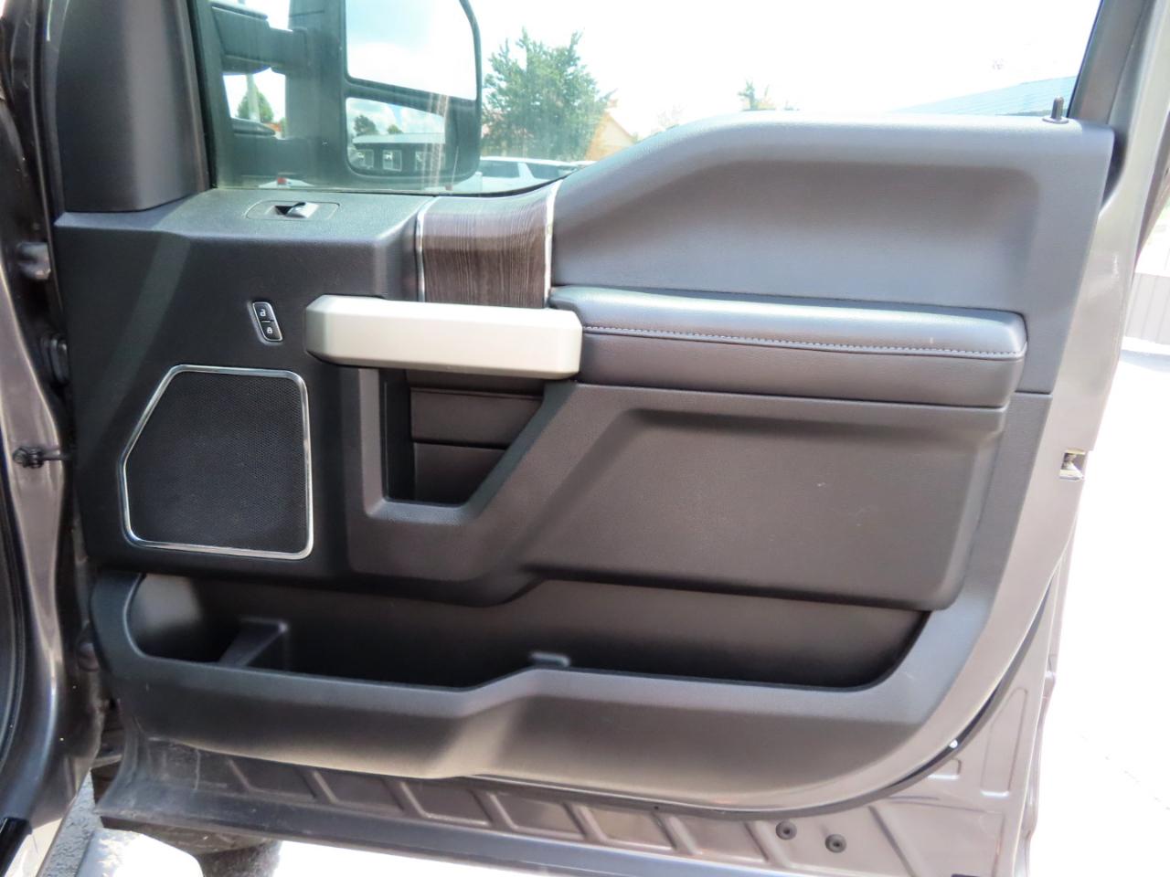 Ford Super Duty F-250 SRW Lariat 4WD Crew Cab 8' Box 2021
