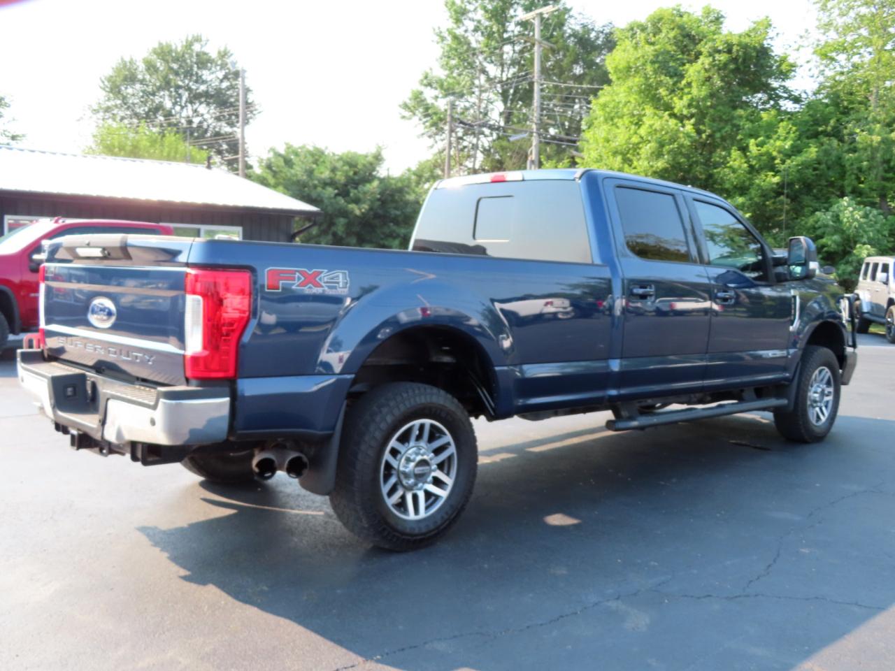 Ford Super Duty F-250 SRW Lariat 4WD Crew Cab 8' Box 2019