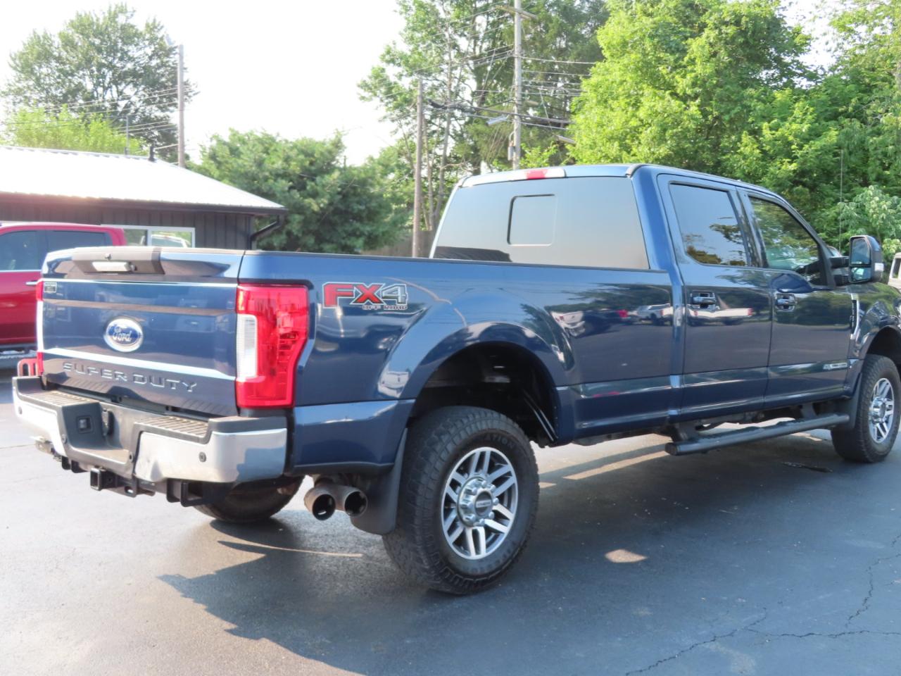 Ford Super Duty F-250 SRW Lariat 4WD Crew Cab 8' Box 2019