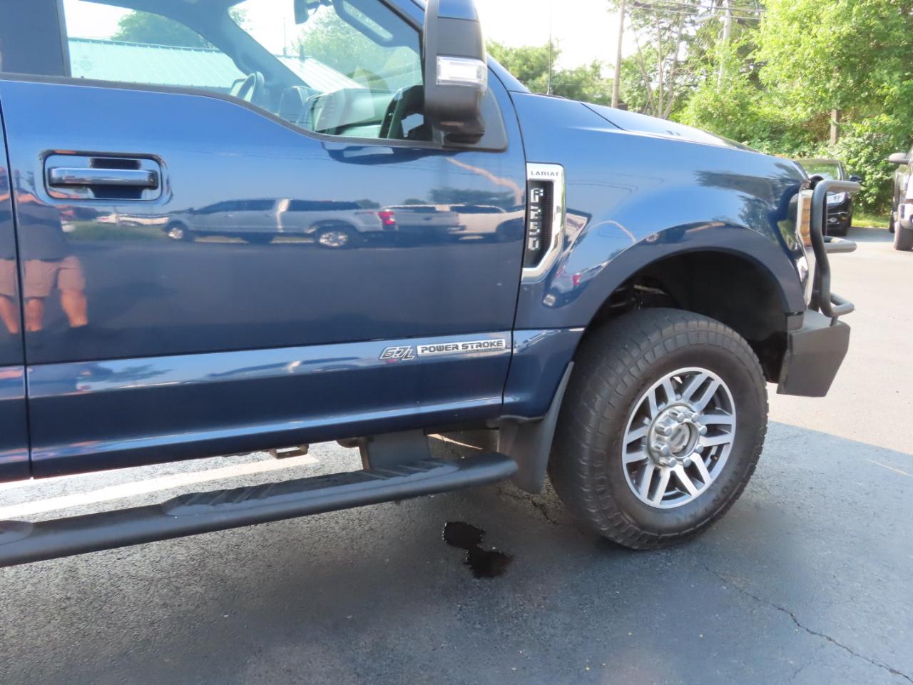 Ford Super Duty F-250 SRW Lariat 4WD Crew Cab 8' Box 2019