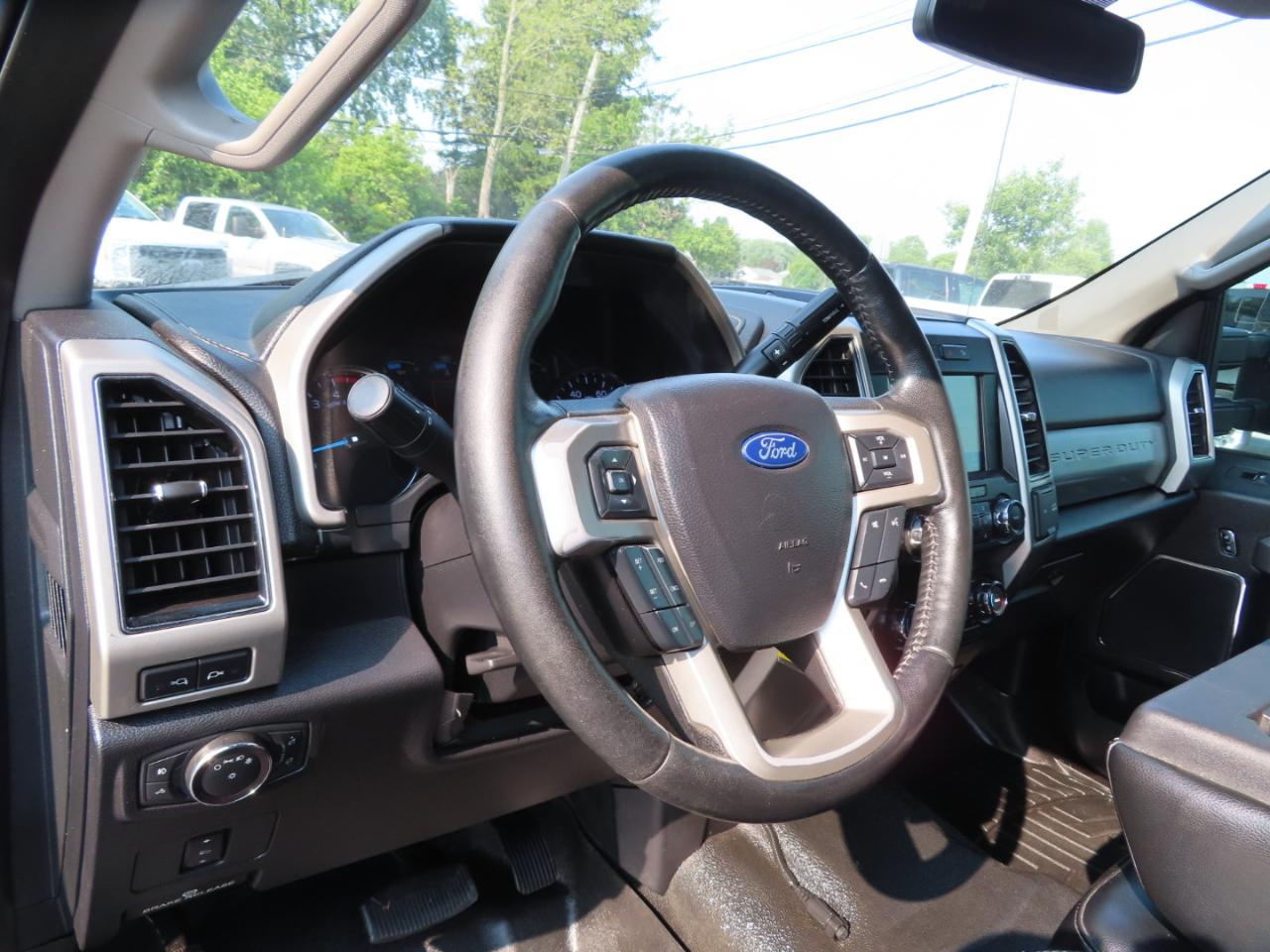 Ford Super Duty F-250 SRW Lariat 4WD Crew Cab 8' Box 2019