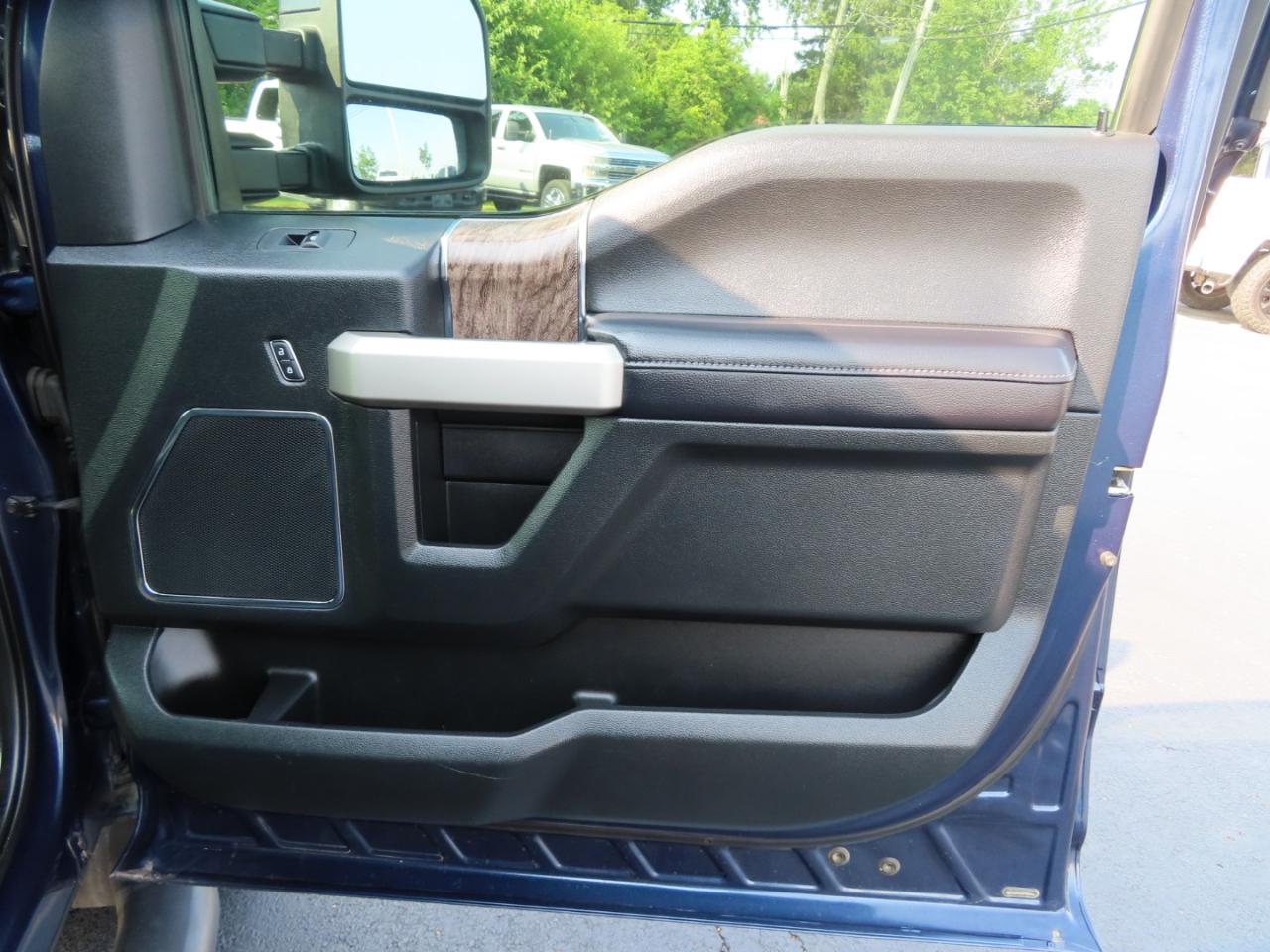 Ford Super Duty F-250 SRW Lariat 4WD Crew Cab 8' Box 2019