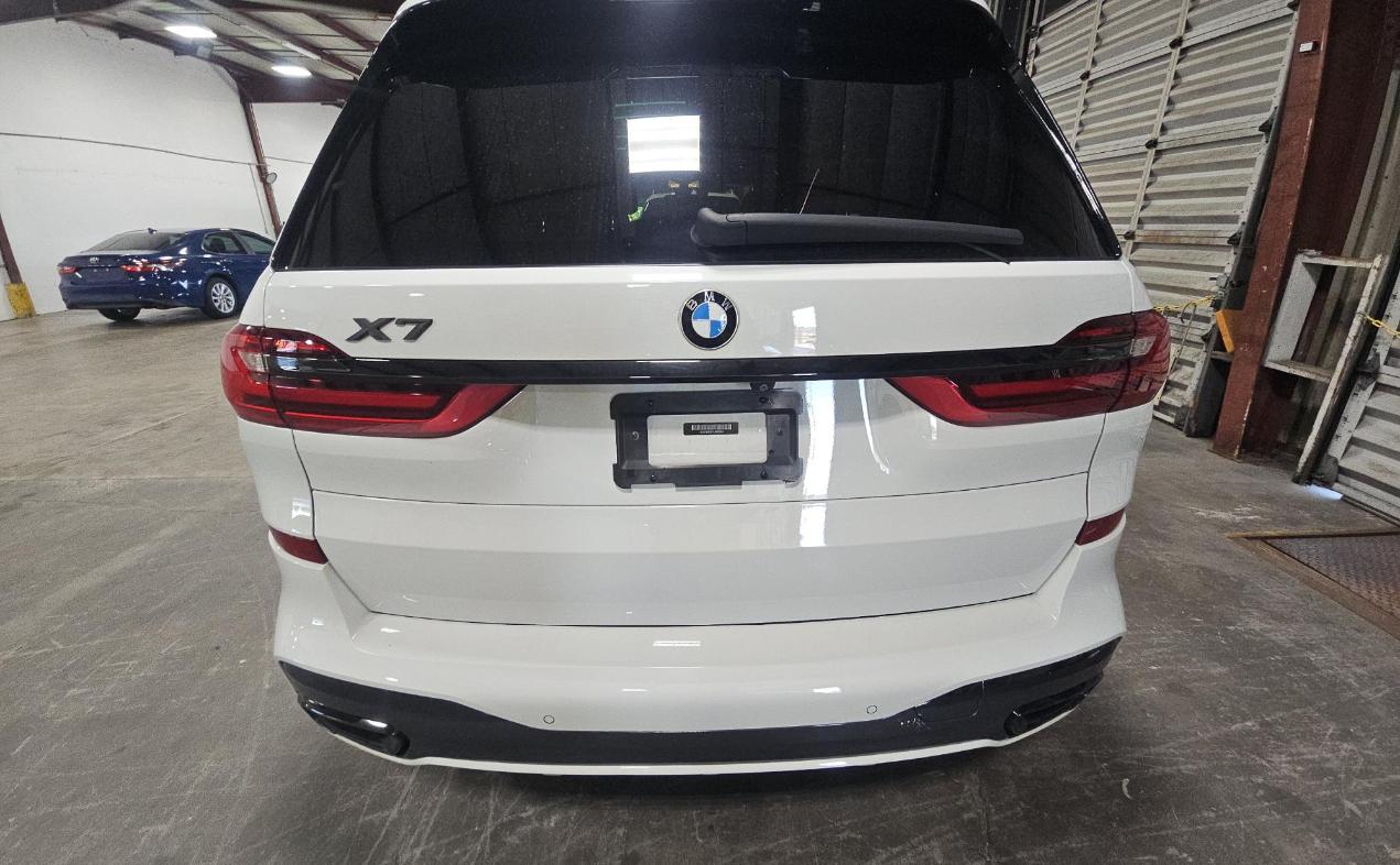 BMW X7 xDrive40i Sports Activity Vehicle 2020