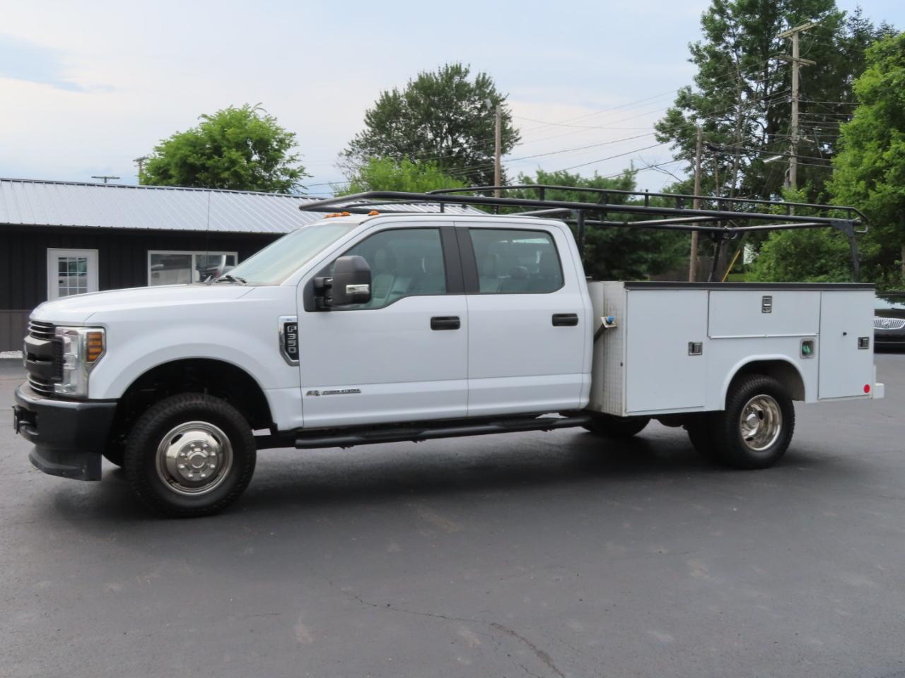 Ford Super Duty F-350 DRW XL 4WD Crew Cab 179" WB 60" CA 2019
