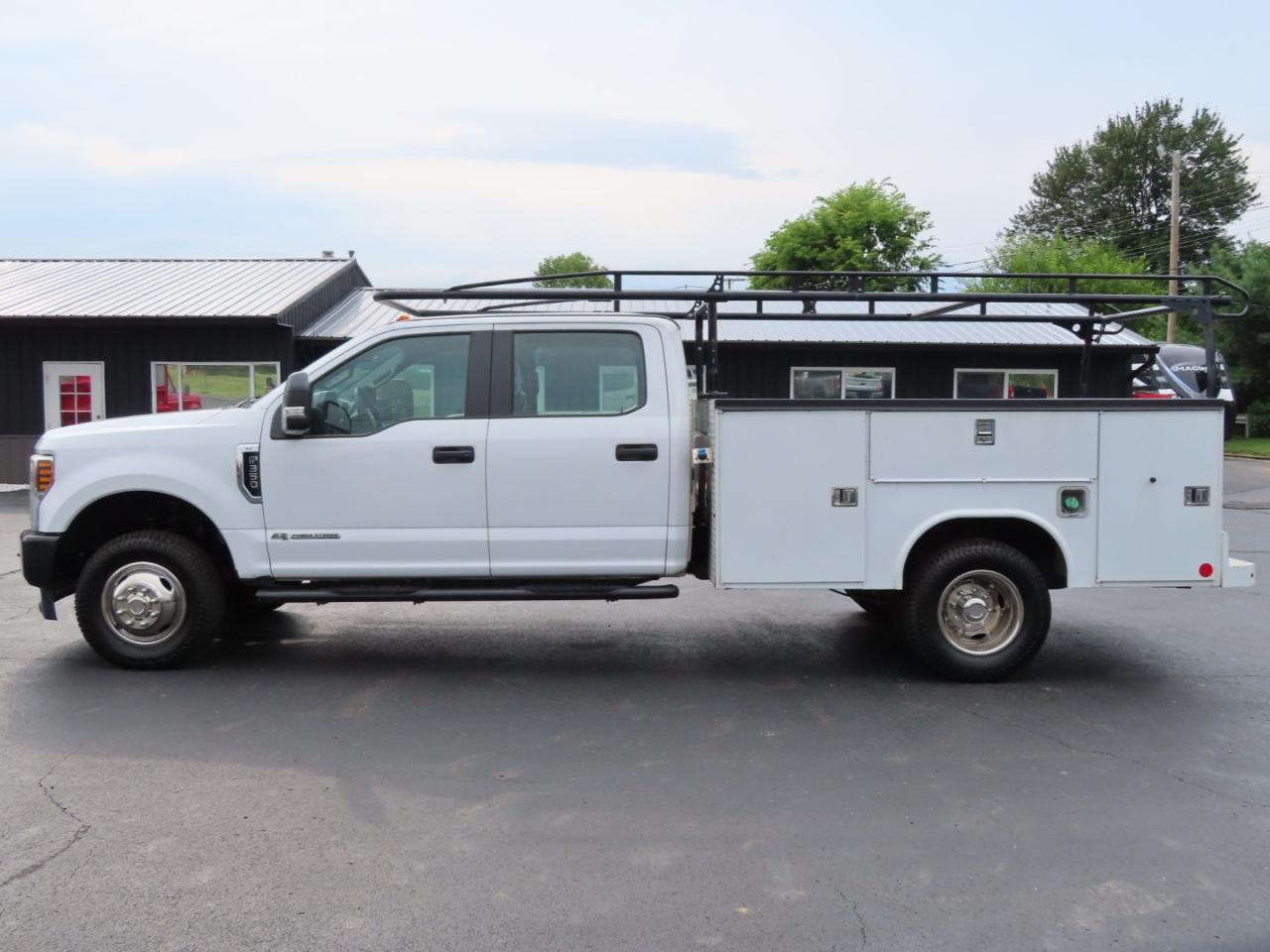 Ford Super Duty F-350 DRW XL 4WD Crew Cab 179" WB 60" CA 2019