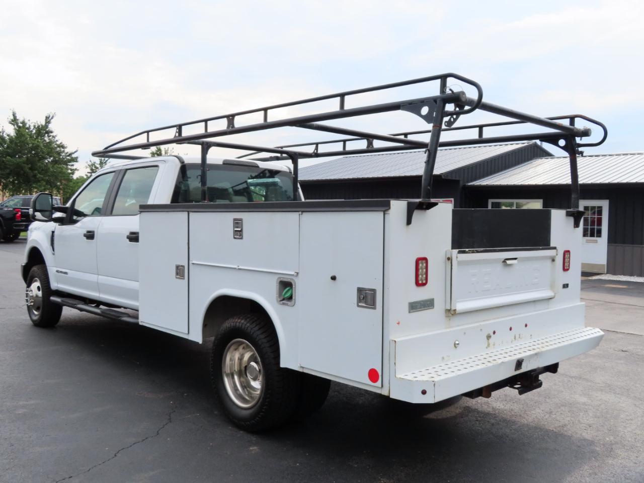 Ford Super Duty F-350 DRW XL 4WD Crew Cab 179" WB 60" CA 2019