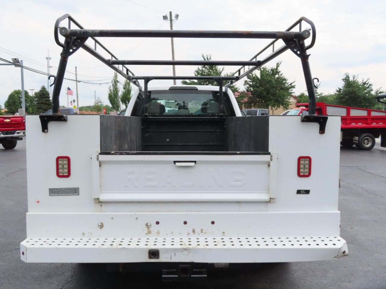 Ford Super Duty F-350 DRW XL 4WD Crew Cab 179" WB 60" CA 2019