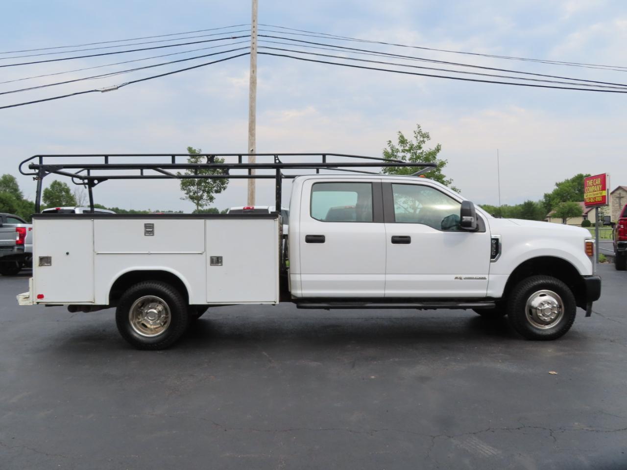 Ford Super Duty F-350 DRW XL 4WD Crew Cab 179" WB 60" CA 2019