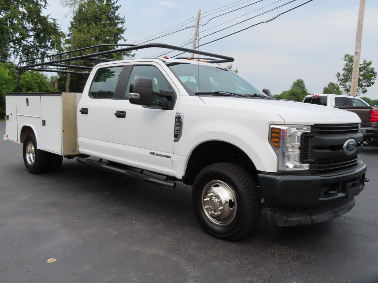 Ford Super Duty F-350 DRW XL 4WD Crew Cab 179" WB 60" CA 2019
