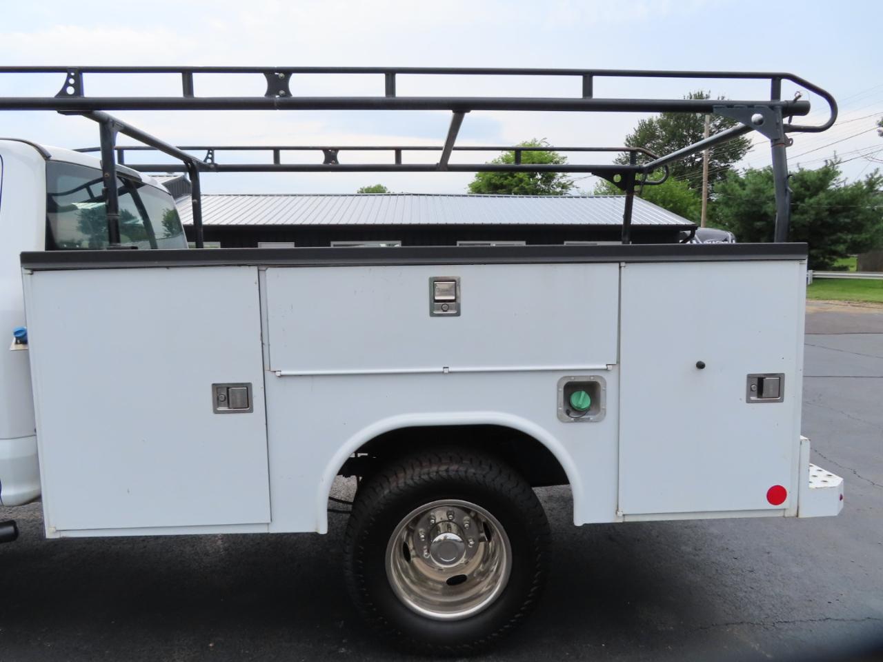 Ford Super Duty F-350 DRW XL 4WD Crew Cab 179" WB 60" CA 2019