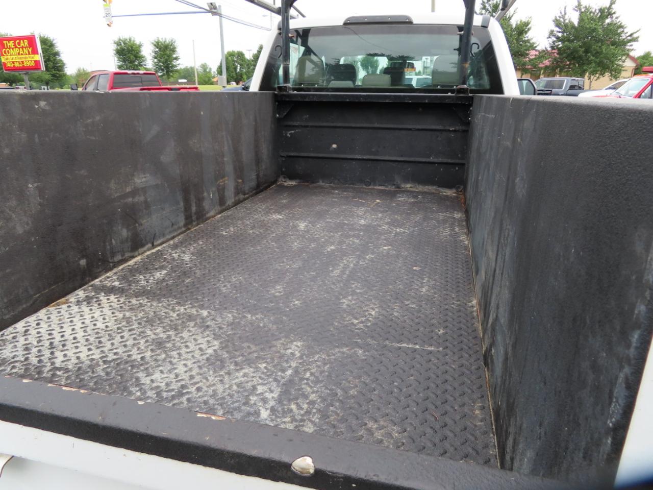 Ford Super Duty F-350 DRW XL 4WD Crew Cab 179" WB 60" CA 2019
