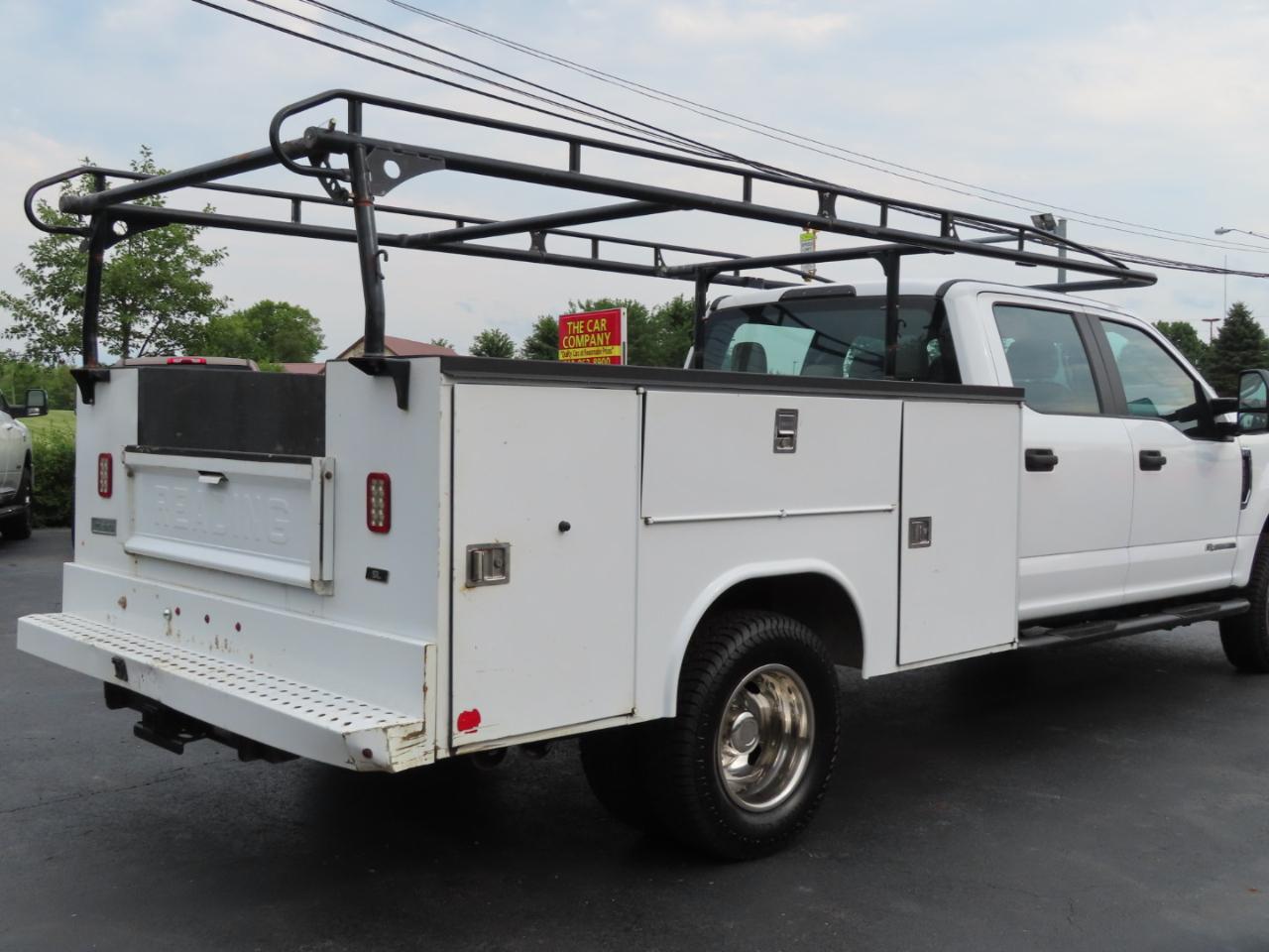 Ford Super Duty F-350 DRW XL 4WD Crew Cab 179" WB 60" CA 2019