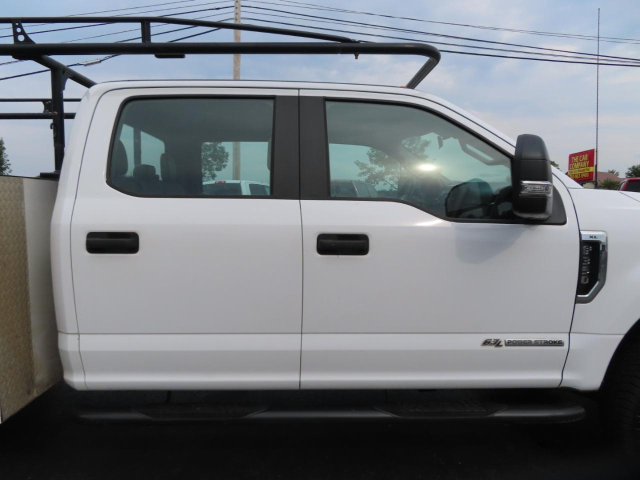 Ford Super Duty F-350 DRW XL 4WD Crew Cab 179" WB 60" CA 2019