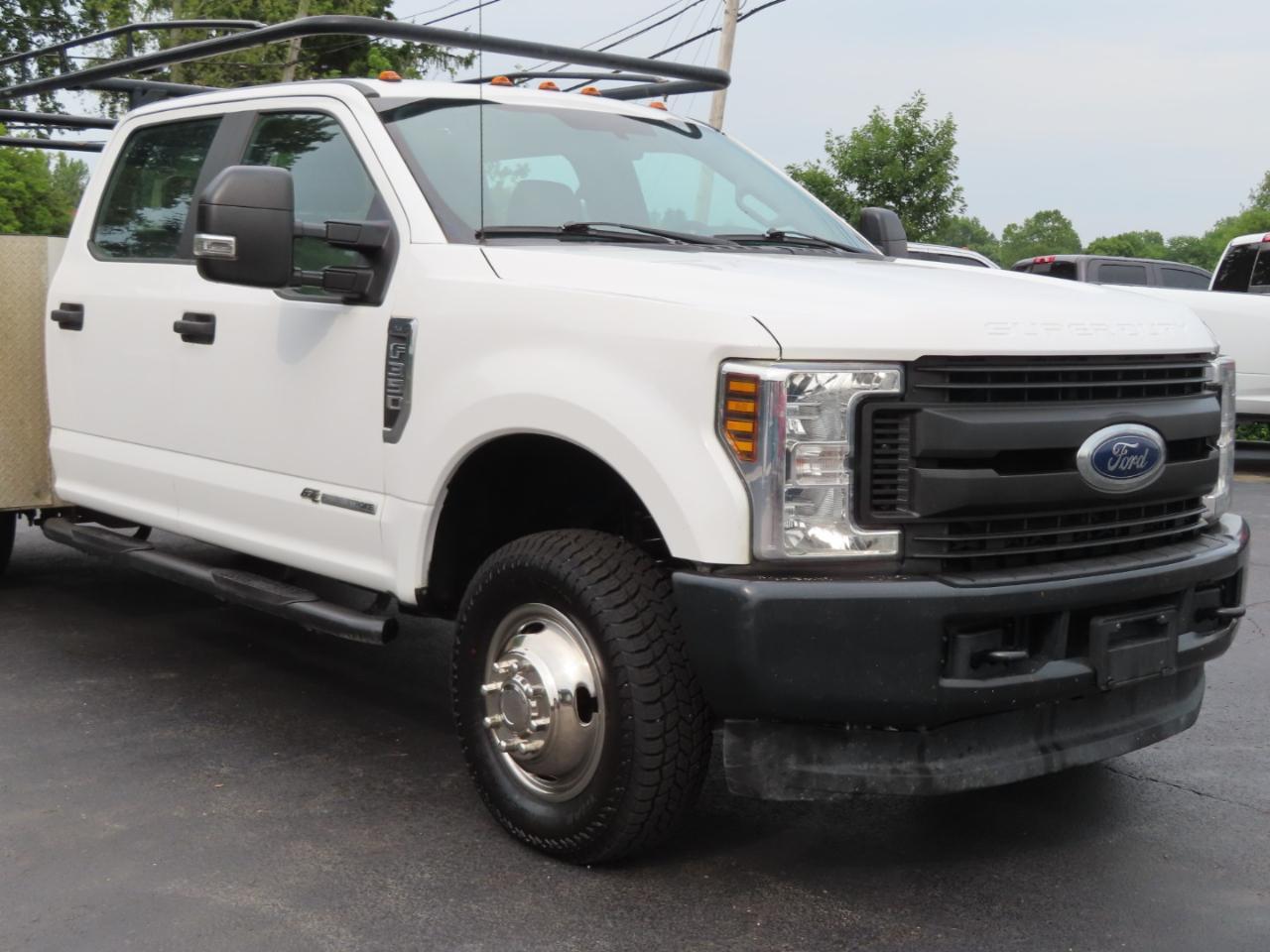Ford Super Duty F-350 DRW XL 4WD Crew Cab 179" WB 60" CA 2019