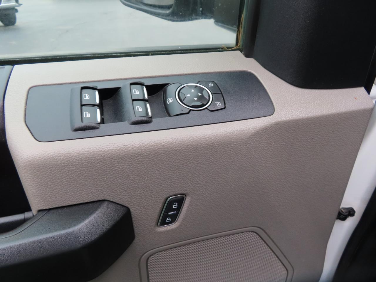 Ford Super Duty F-350 DRW XL 4WD Crew Cab 179" WB 60" CA 2019