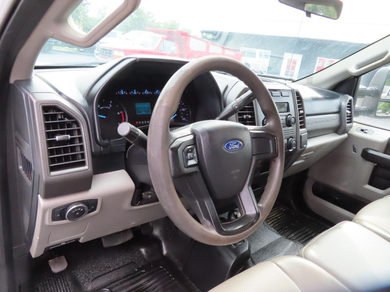 Ford Super Duty F-350 DRW XL 4WD Crew Cab 179" WB 60" CA 2019