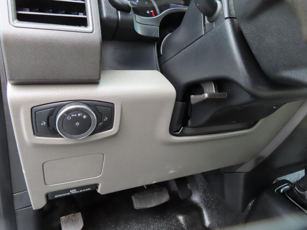 Ford Super Duty F-350 DRW XL 4WD Crew Cab 179" WB 60" CA 2019