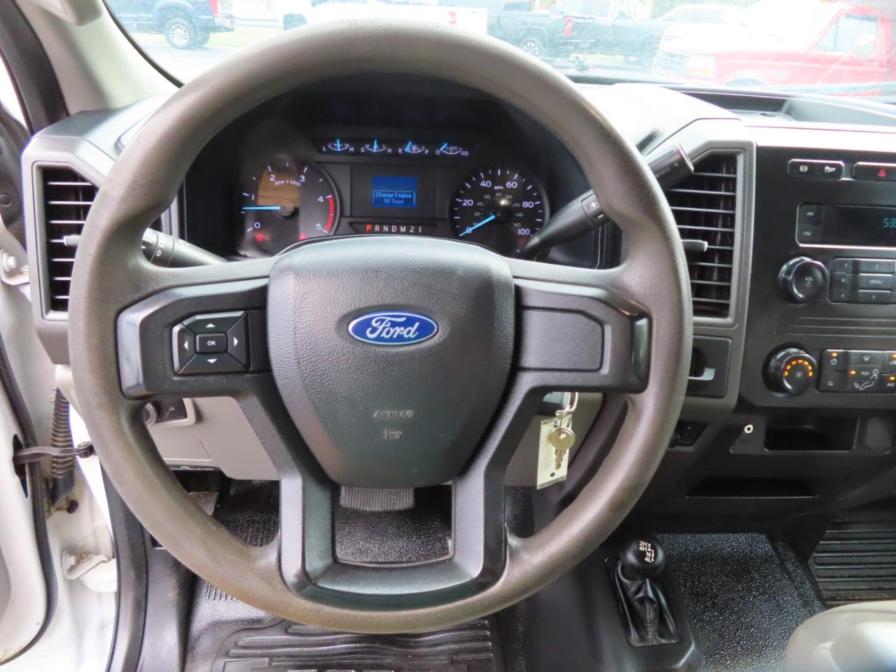 Ford Super Duty F-350 DRW XL 4WD Crew Cab 179" WB 60" CA 2019