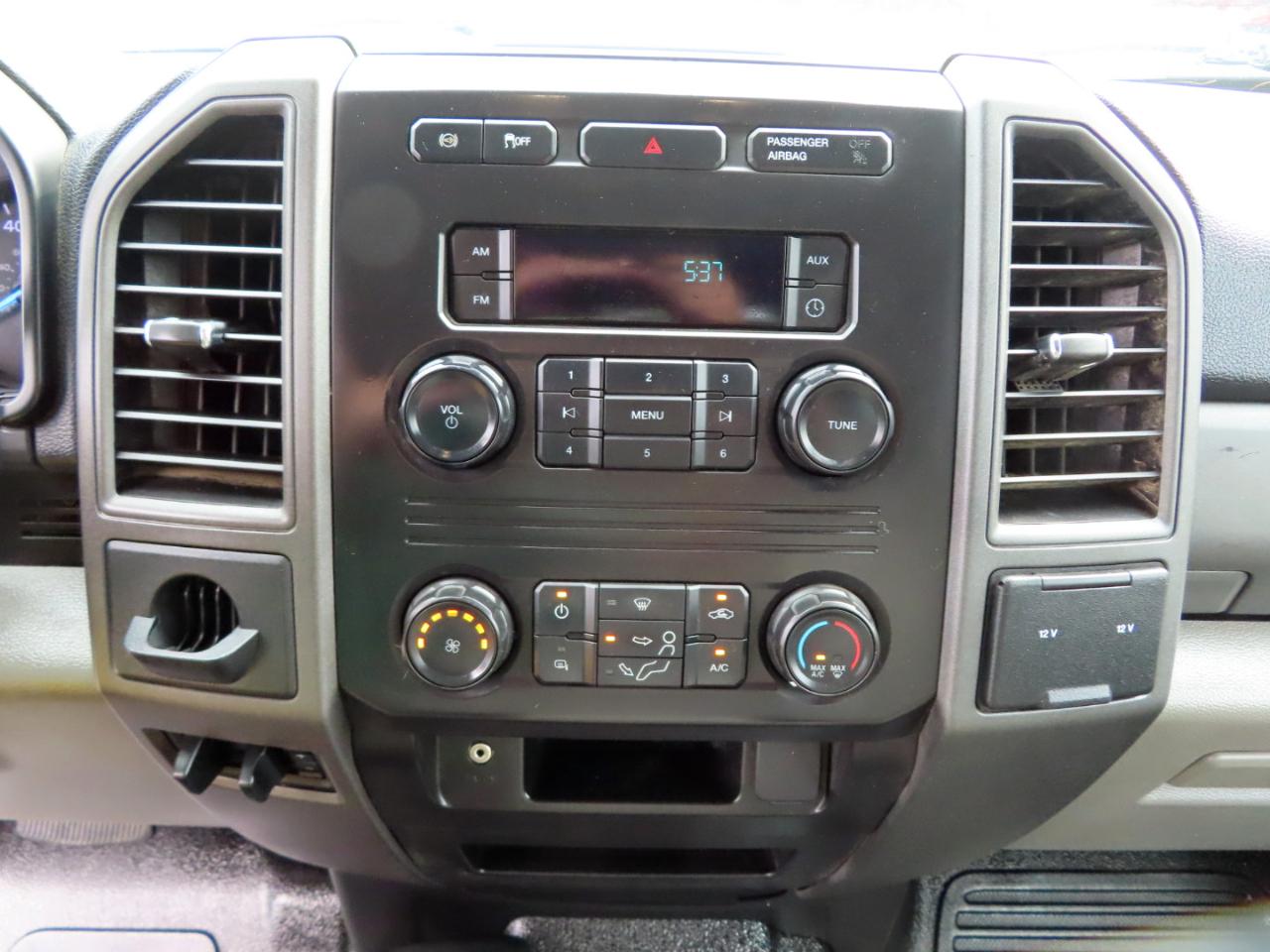 Ford Super Duty F-350 DRW XL 4WD Crew Cab 179" WB 60" CA 2019