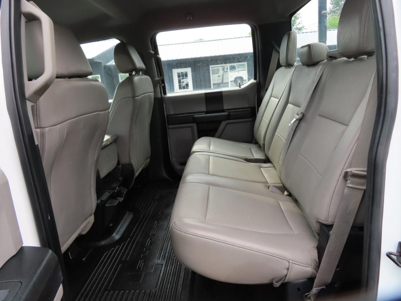 Ford Super Duty F-350 DRW XL 4WD Crew Cab 179" WB 60" CA 2019