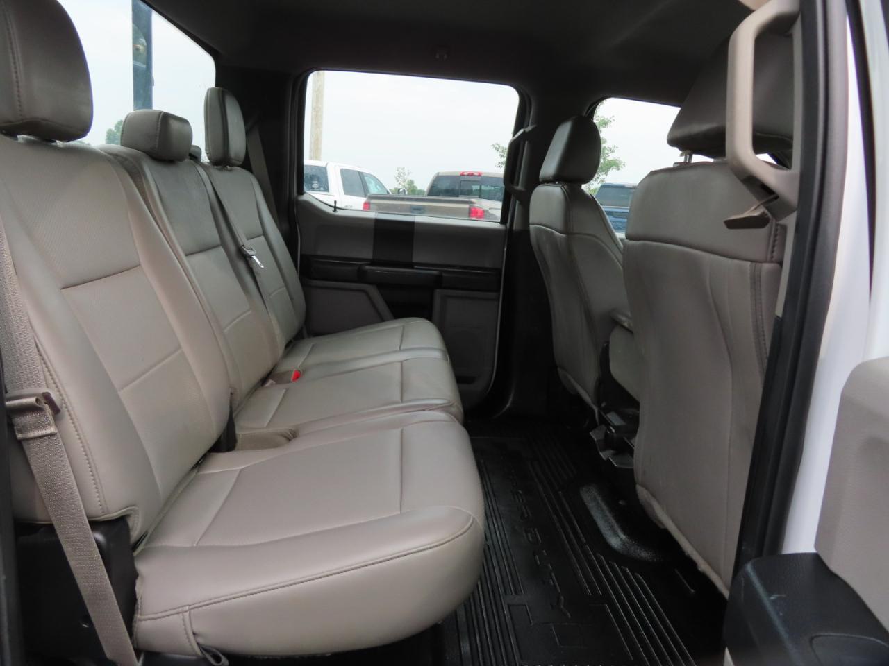 Ford Super Duty F-350 DRW XL 4WD Crew Cab 179" WB 60" CA 2019