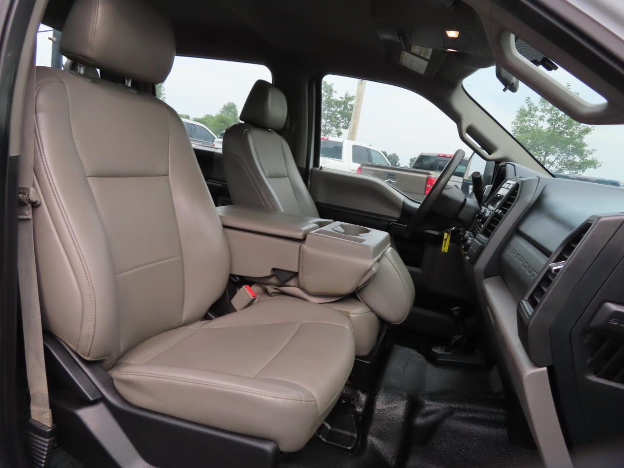 Ford Super Duty F-350 DRW XL 4WD Crew Cab 179" WB 60" CA 2019