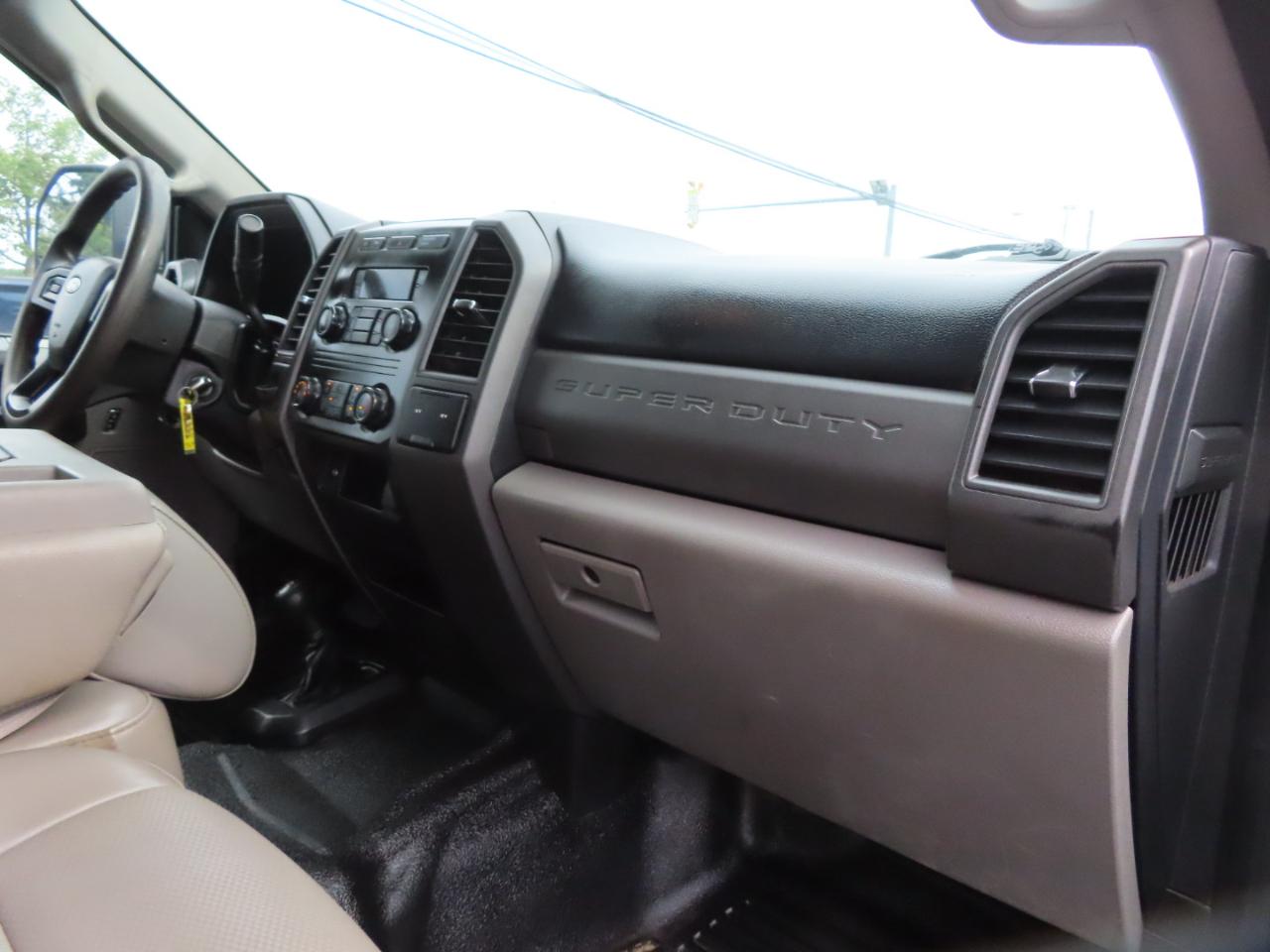 Ford Super Duty F-350 DRW XL 4WD Crew Cab 179" WB 60" CA 2019