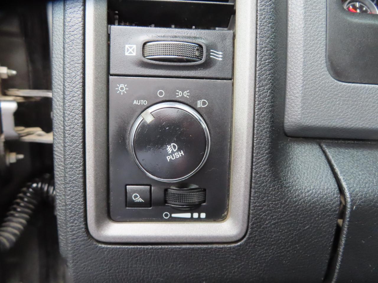 RAM 1500 4WD Quad Cab 140.5" Express 2013