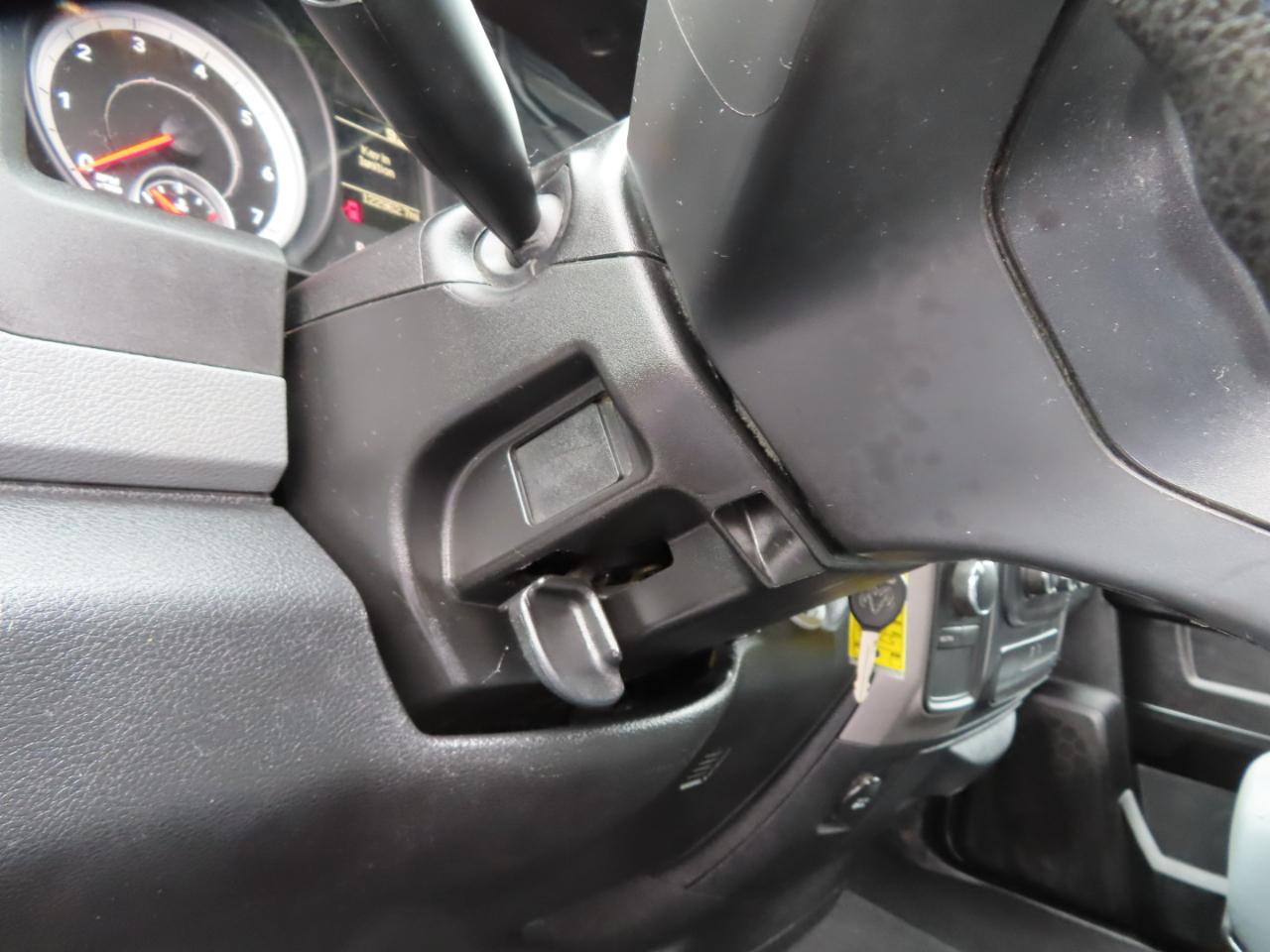 RAM 1500 4WD Quad Cab 140.5" Express 2013