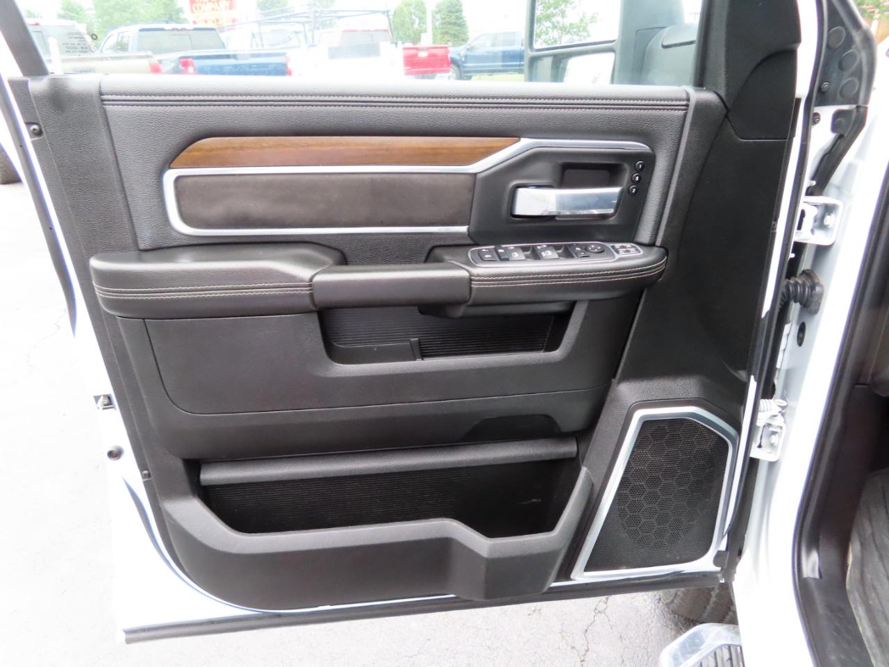 RAM 2500 Laramie 4x4 Crew Cab 8' Box 2024