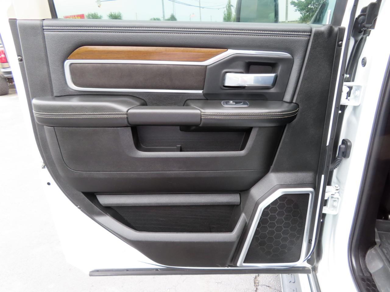 RAM 2500 Laramie 4x4 Crew Cab 8' Box 2024