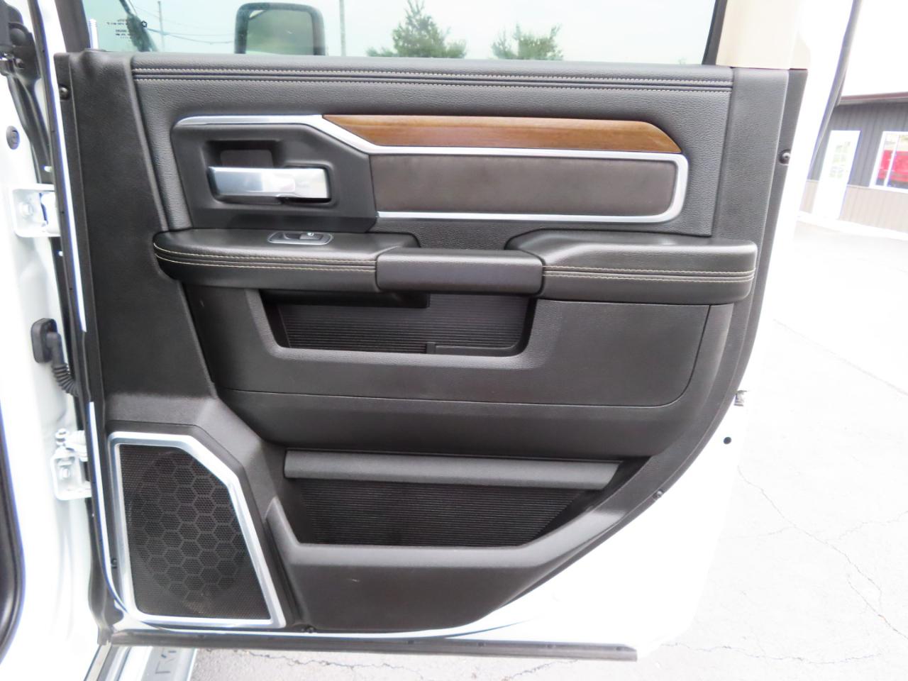 RAM 2500 Laramie 4x4 Crew Cab 8' Box 2024