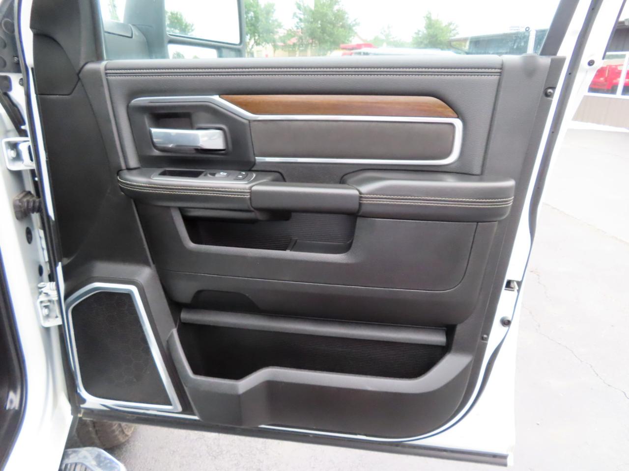 RAM 2500 Laramie 4x4 Crew Cab 8' Box 2024