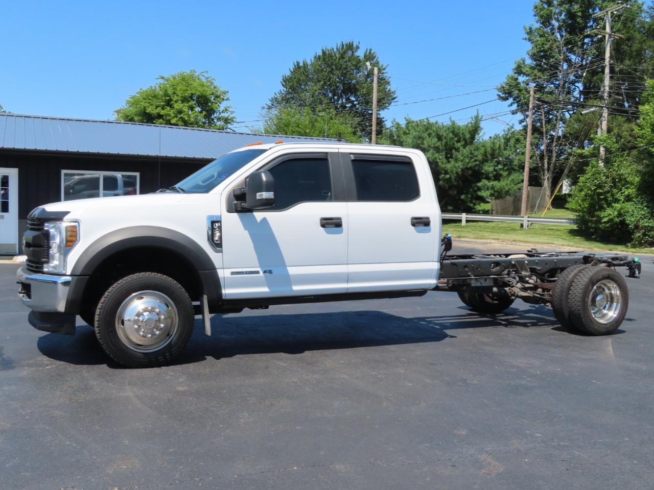Ford Super Duty F-450 DRW XL 4WD Crew Cab 179" WB 60" CA 2019