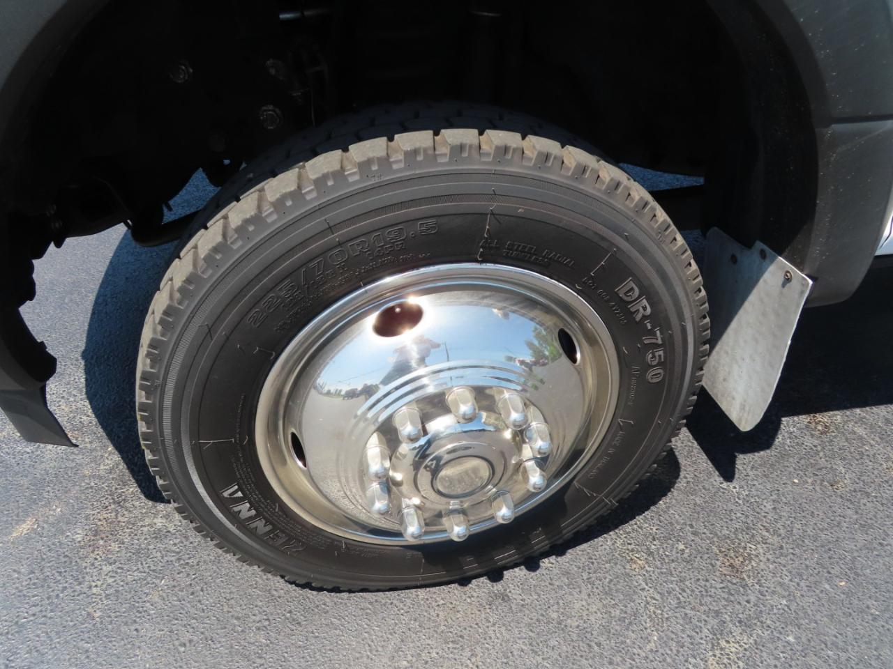 Ford Super Duty F-450 DRW XL 4WD Crew Cab 179" WB 60" CA 2019