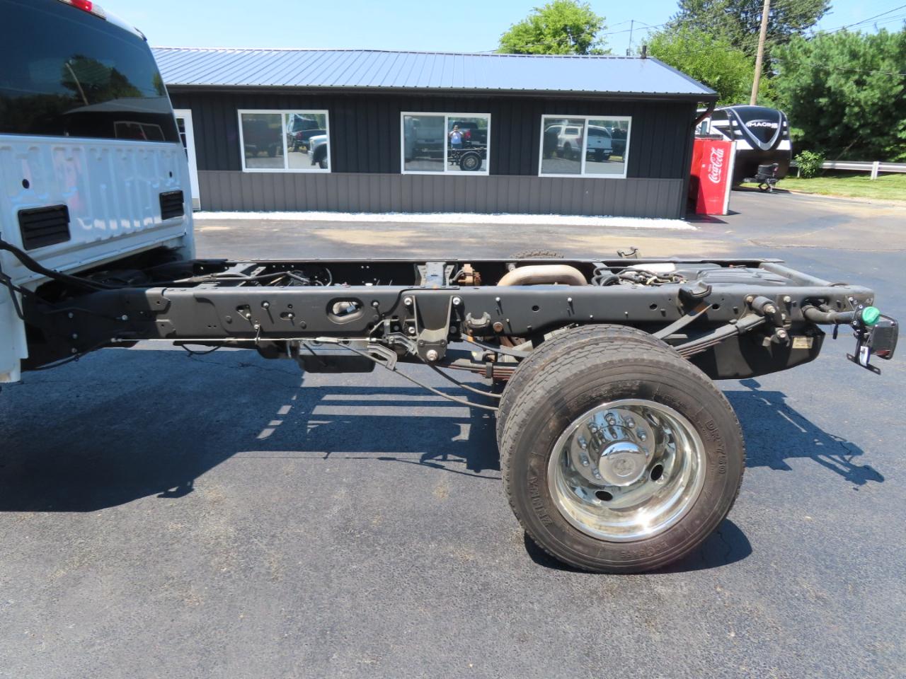 Ford Super Duty F-450 DRW XL 4WD Crew Cab 179" WB 60" CA 2019