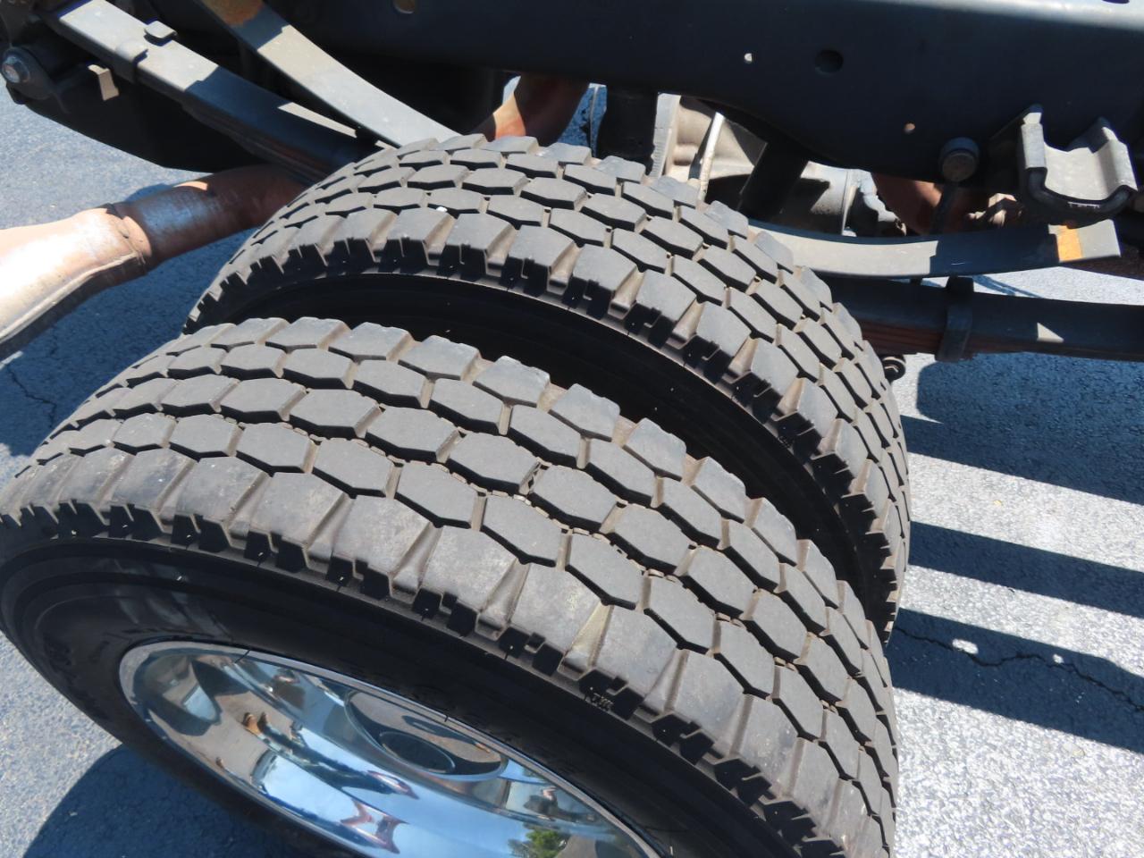 Ford Super Duty F-450 DRW XL 4WD Crew Cab 179" WB 60" CA 2019