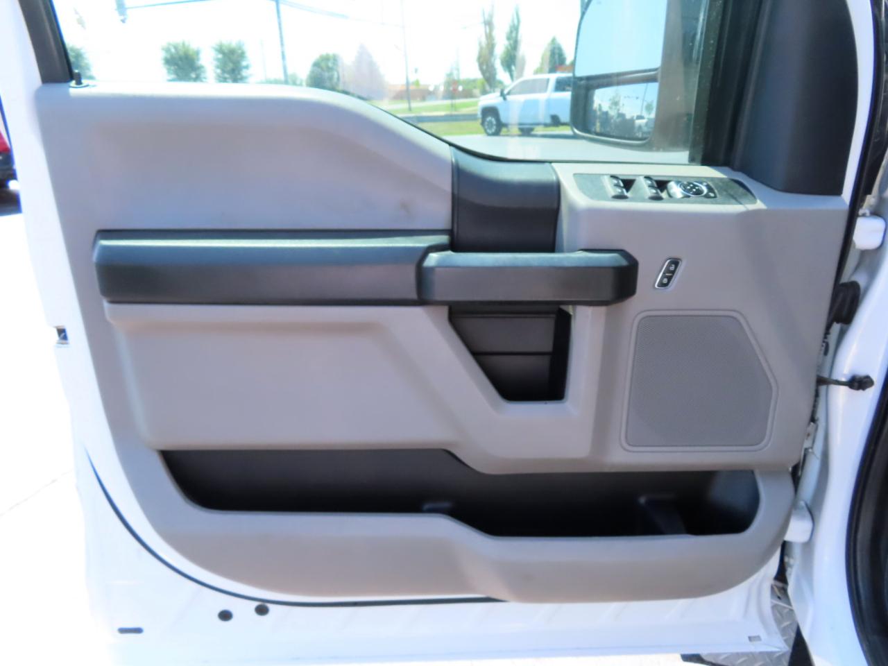 Ford Super Duty F-450 DRW XL 4WD Crew Cab 179" WB 60" CA 2019