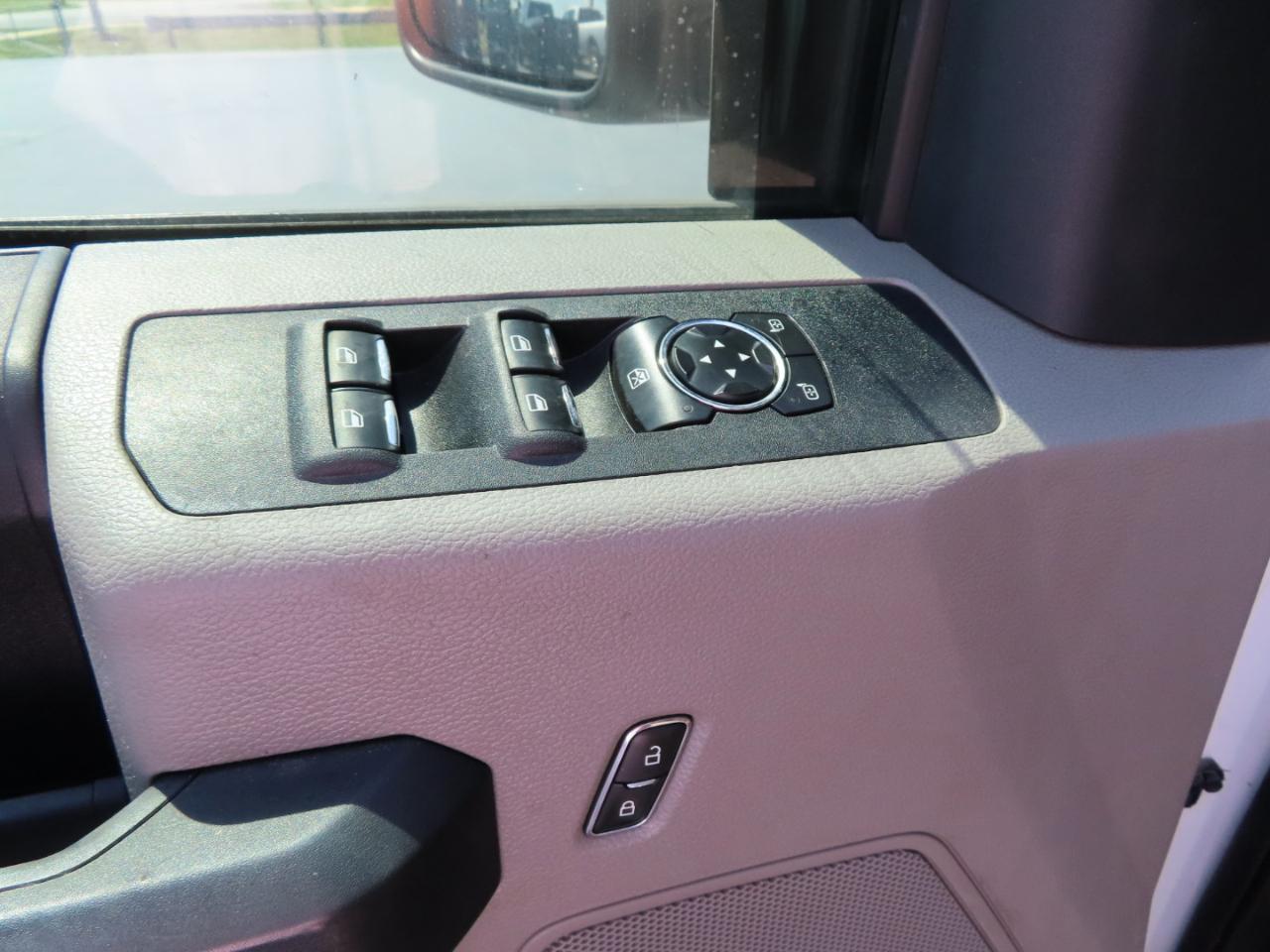 Ford Super Duty F-450 DRW XL 4WD Crew Cab 179" WB 60" CA 2019
