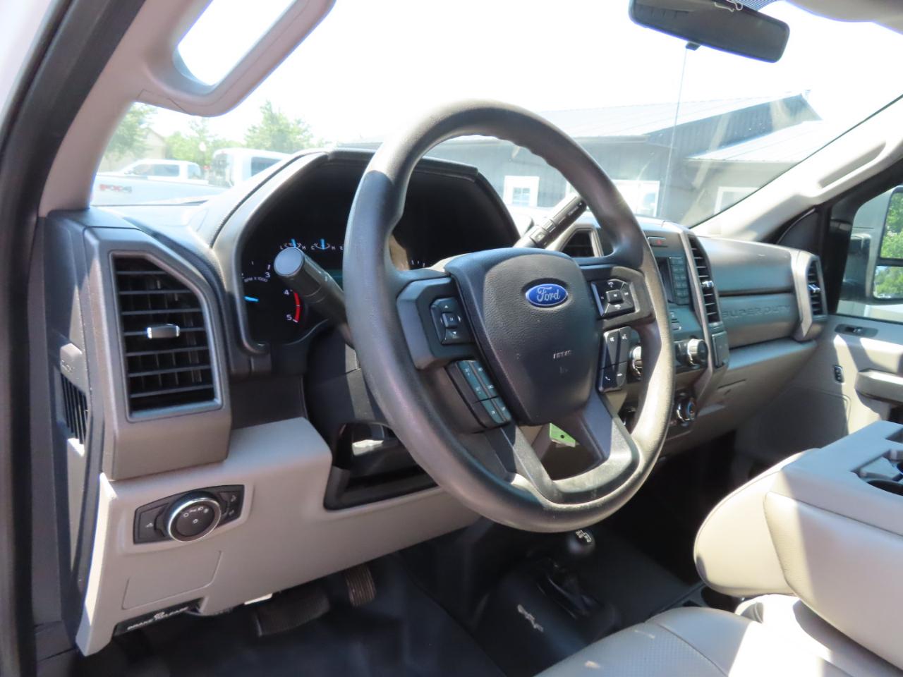 Ford Super Duty F-450 DRW XL 4WD Crew Cab 179" WB 60" CA 2019