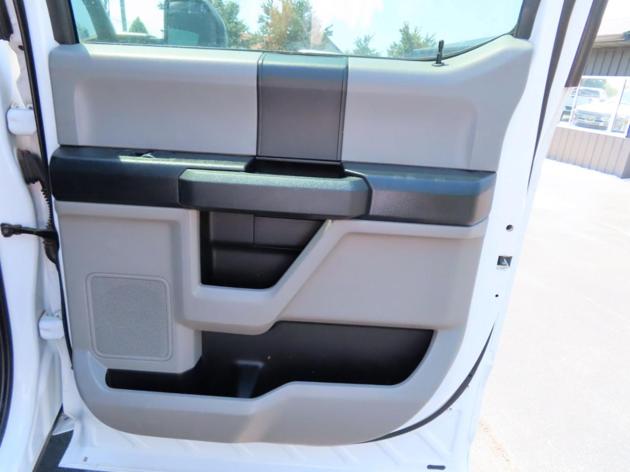 Ford Super Duty F-450 DRW XL 4WD Crew Cab 179" WB 60" CA 2019