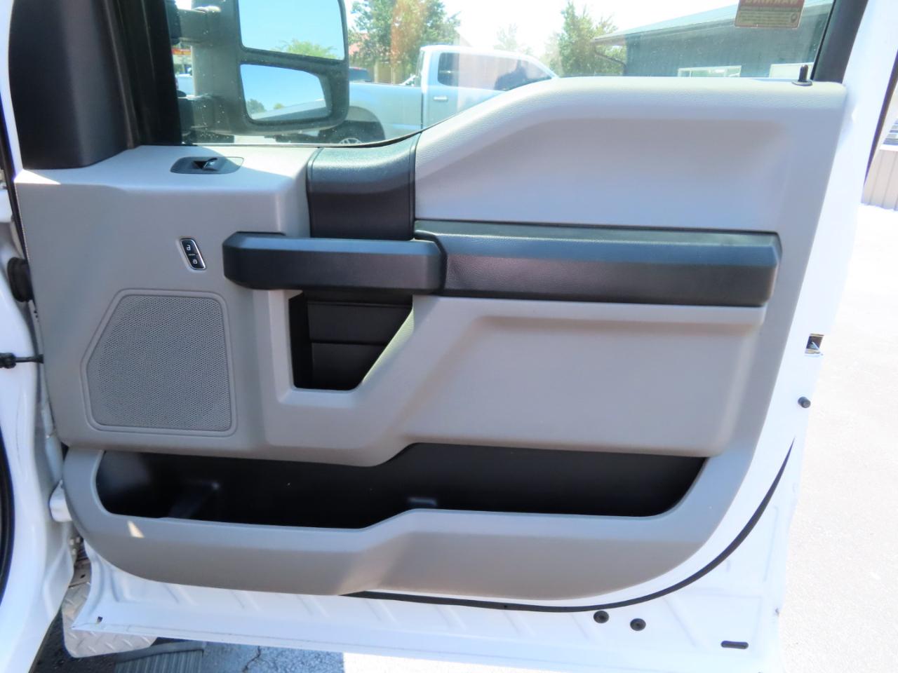 Ford Super Duty F-450 DRW XL 4WD Crew Cab 179" WB 60" CA 2019