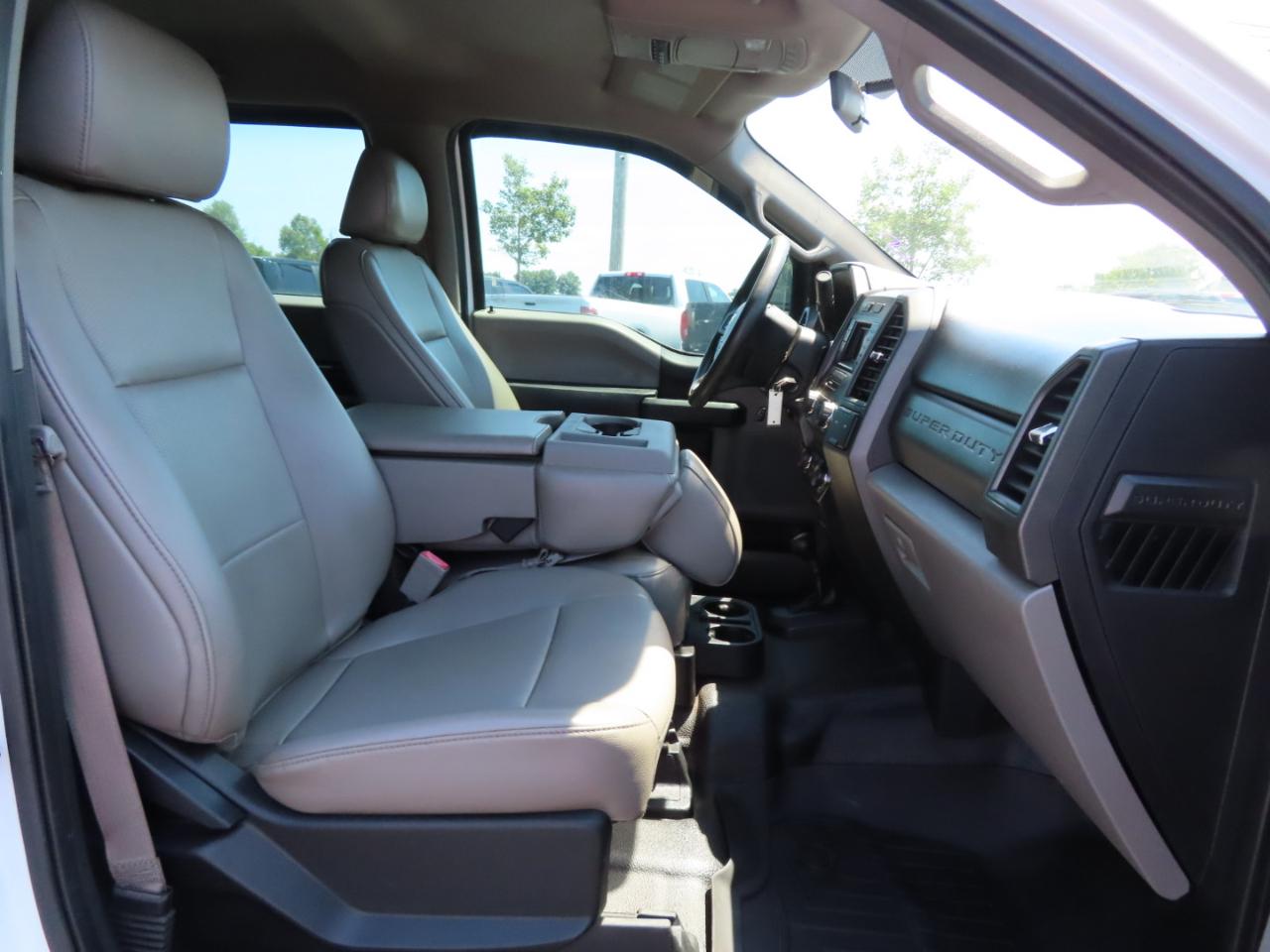 Ford Super Duty F-450 DRW XL 4WD Crew Cab 179" WB 60" CA 2019