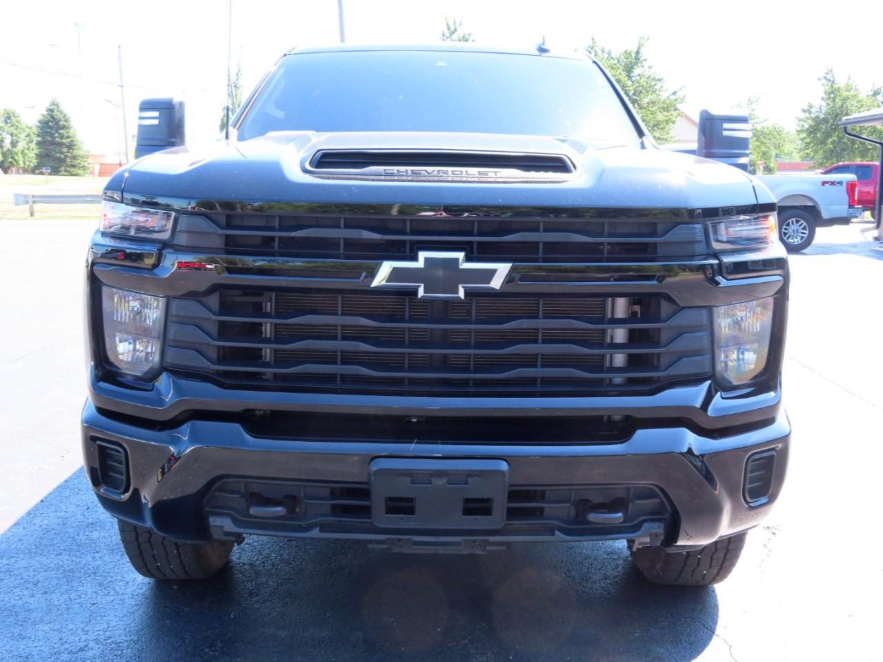 Chevrolet Silverado 2500HD 4WD Crew Cab 159" Custom 2024