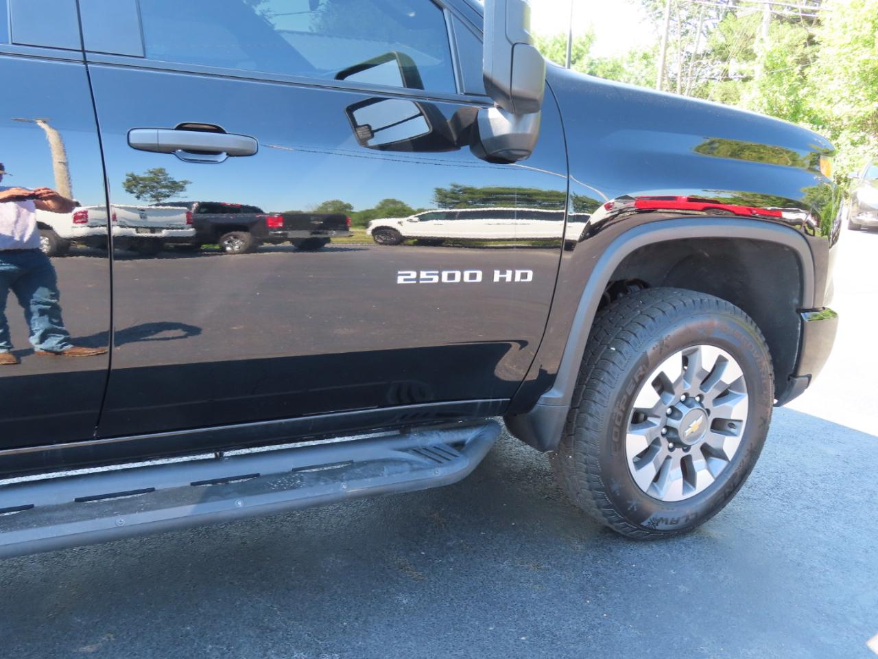 Chevrolet Silverado 2500HD 4WD Crew Cab 159" Custom 2024