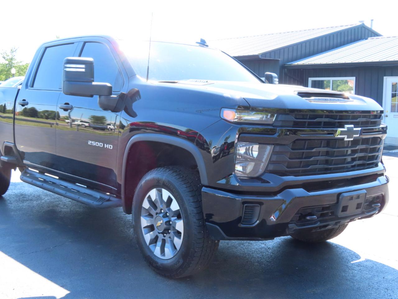 Chevrolet Silverado 2500HD 4WD Crew Cab 159" Custom 2024