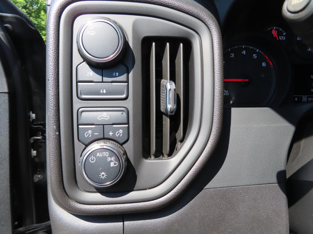 Chevrolet Silverado 2500HD 4WD Crew Cab 159" Custom 2024