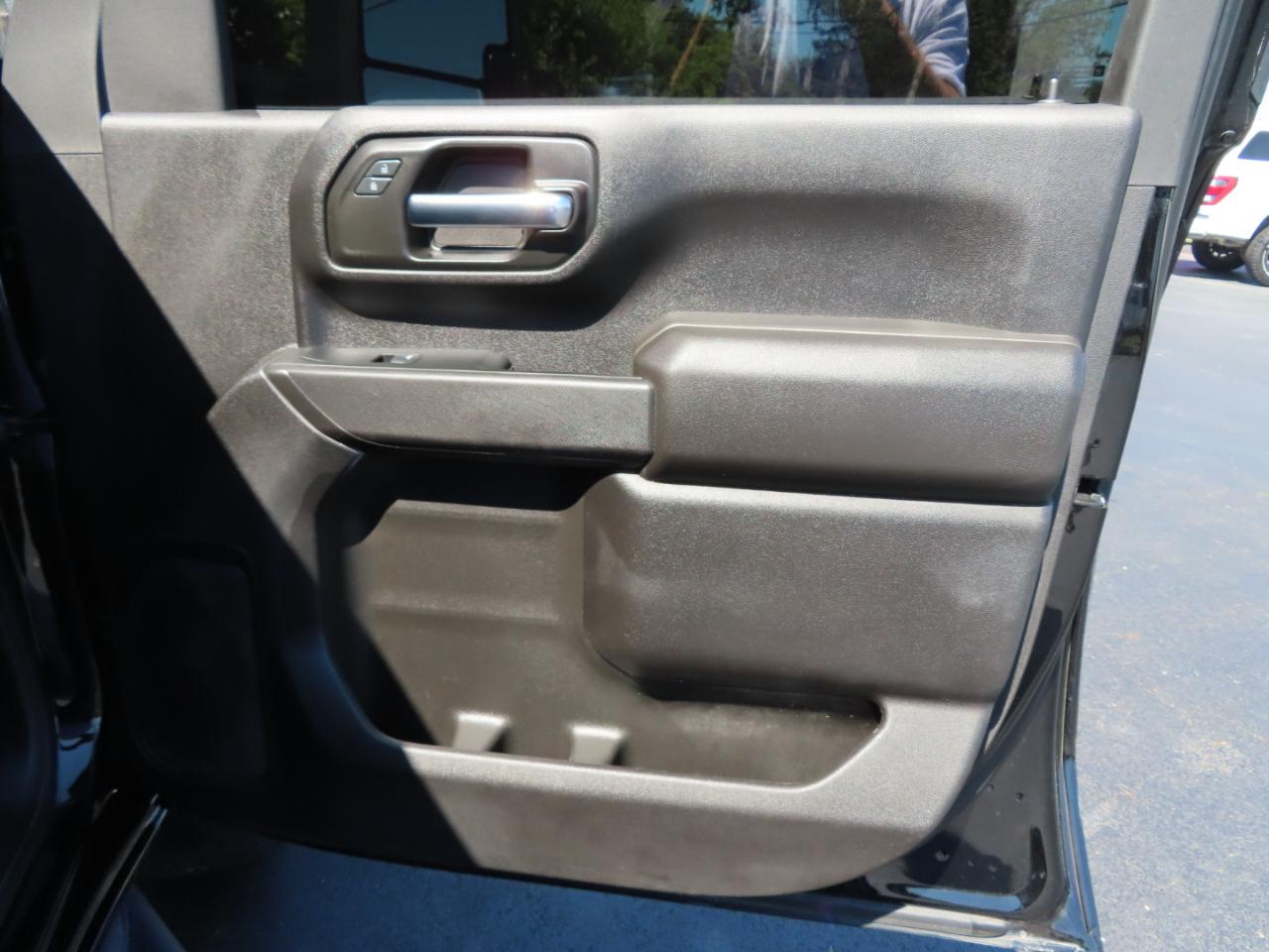 Chevrolet Silverado 2500HD 4WD Crew Cab 159" Custom 2024
