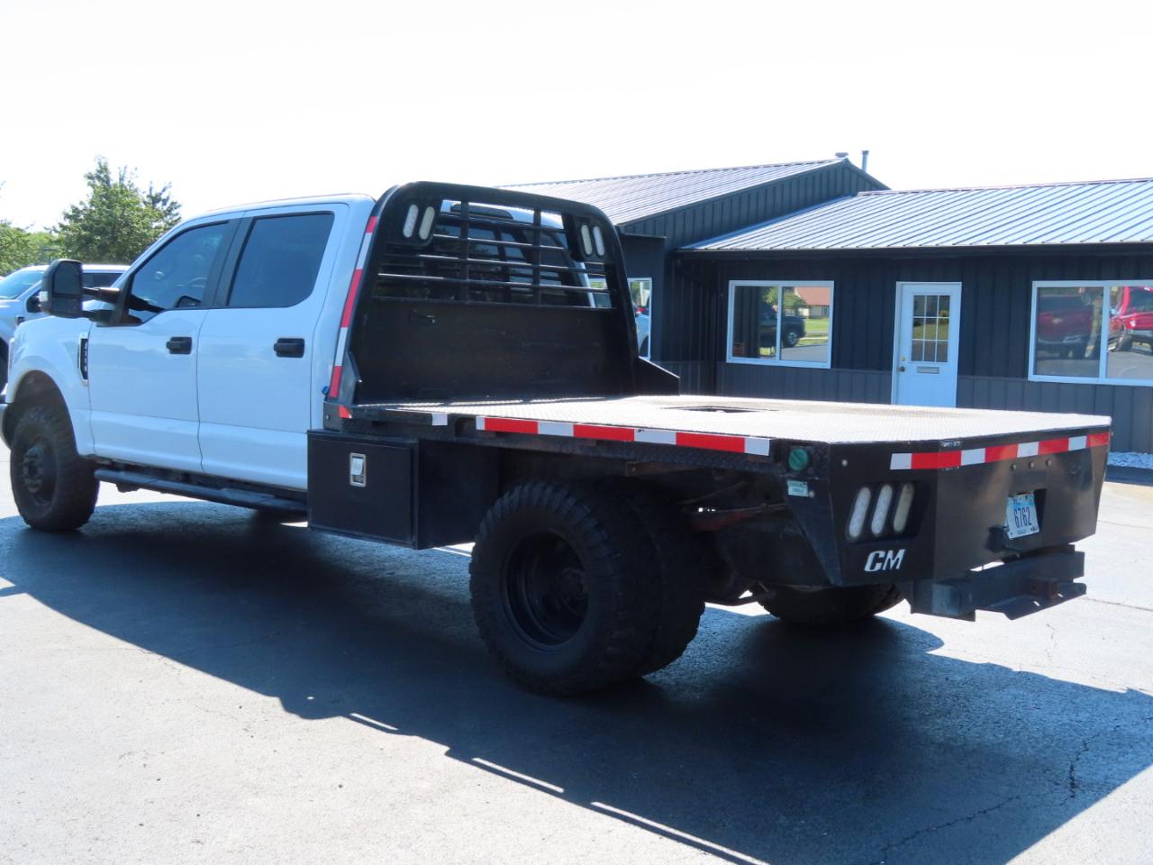 Ford Super Duty F-350 DRW XL 4WD Crew Cab 179" WB 60" CA 2018
