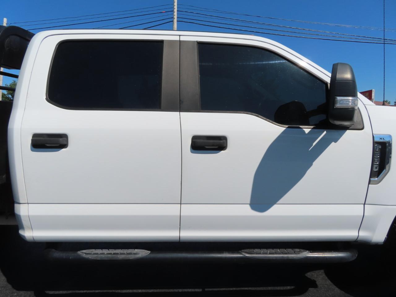 Ford Super Duty F-350 DRW XL 4WD Crew Cab 179" WB 60" CA 2018